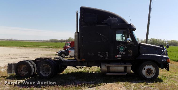 image for item DE1181 1997 Freightliner Century Class semi truck