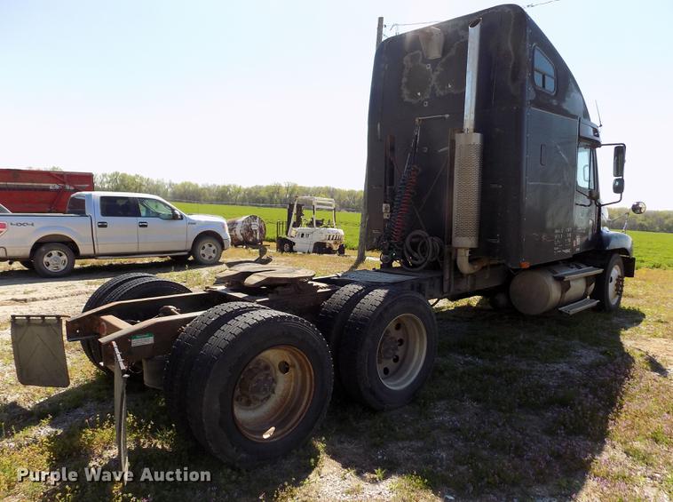 image for item DE1181 1997 Freightliner Century Class semi truck