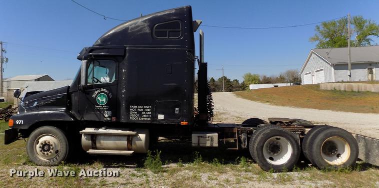 image for item DE1181 1997 Freightliner Century Class semi truck
