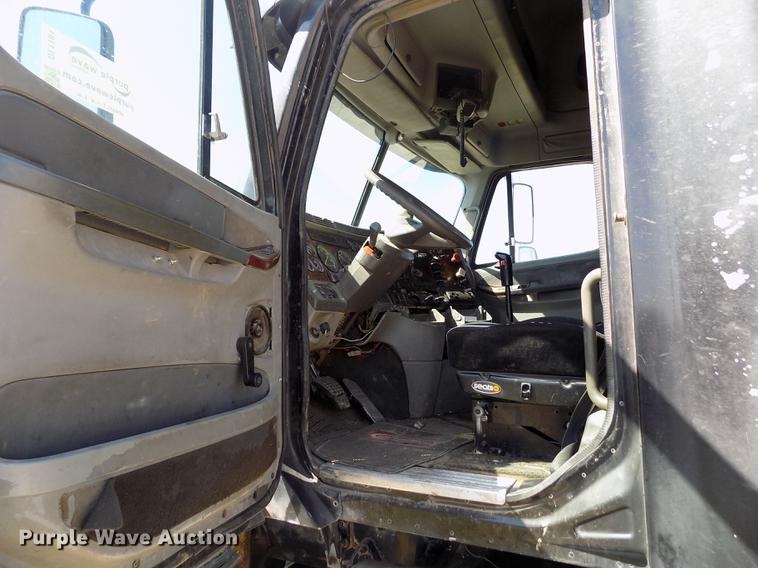 image for item DE1181 1997 Freightliner Century Class semi truck