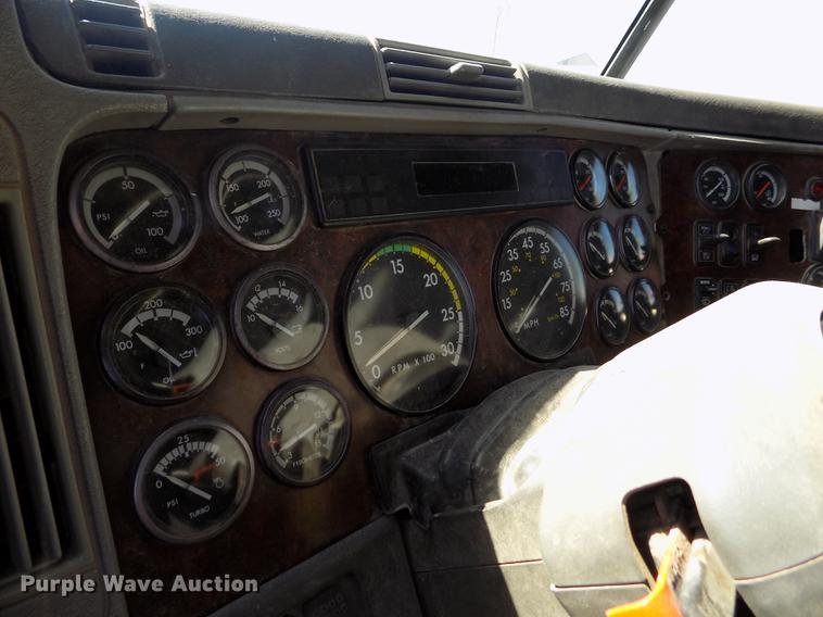 image for item DE1181 1997 Freightliner Century Class semi truck