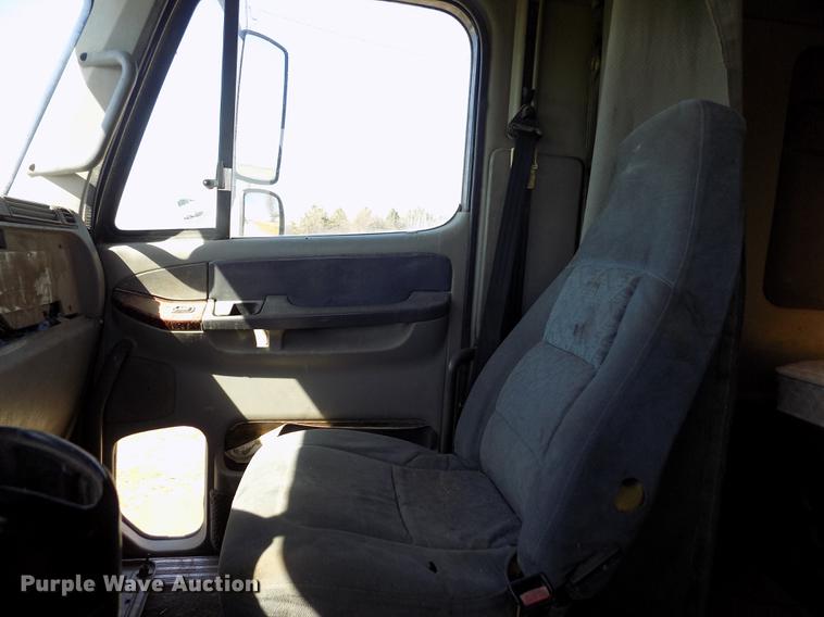 image for item DE1181 1997 Freightliner Century Class semi truck