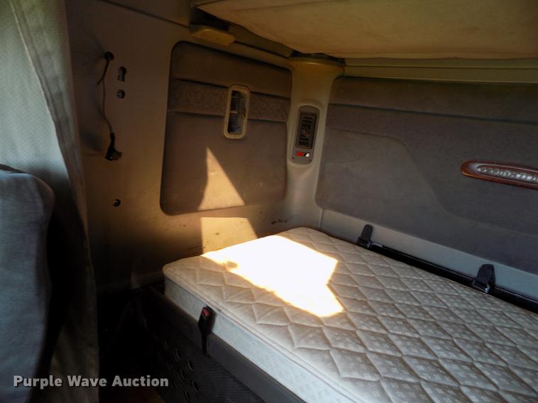 image for item DE1181 1997 Freightliner Century Class semi truck