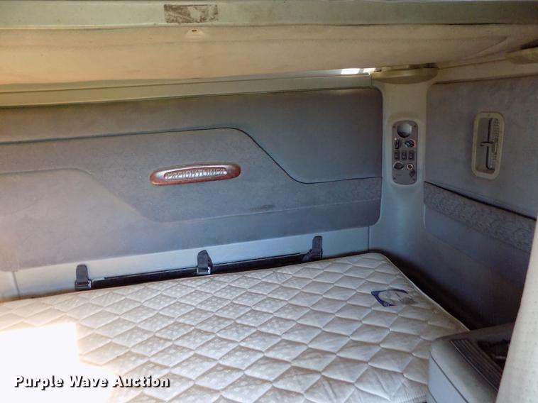 image for item DE1181 1997 Freightliner Century Class semi truck