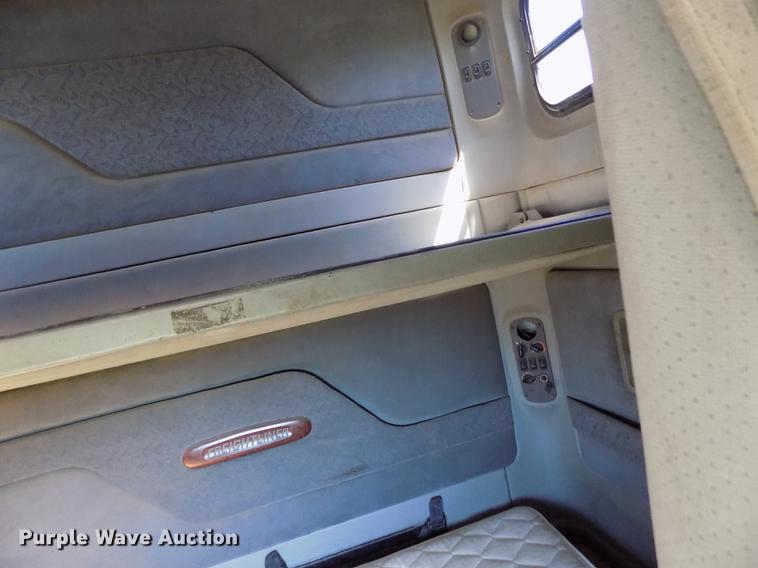 image for item DE1181 1997 Freightliner Century Class semi truck