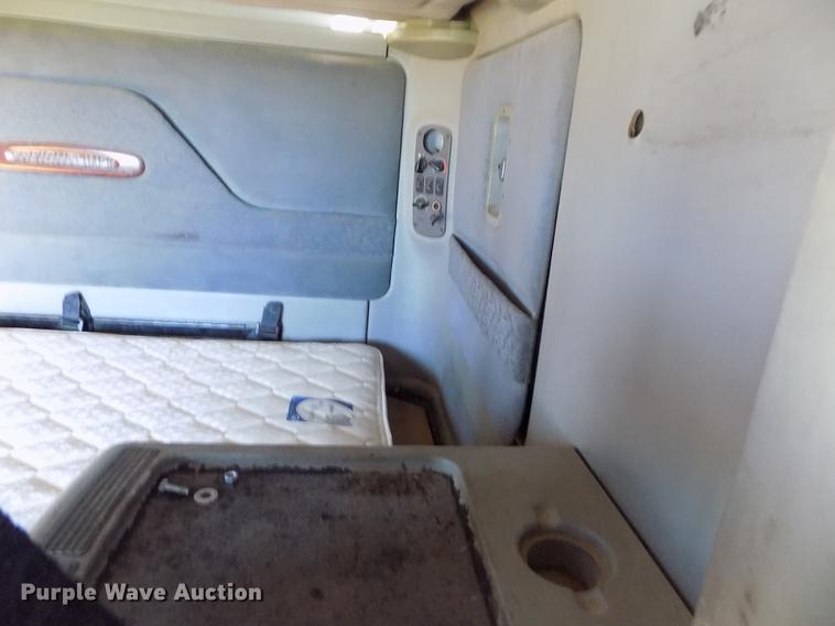 image for item DE1181 1997 Freightliner Century Class semi truck