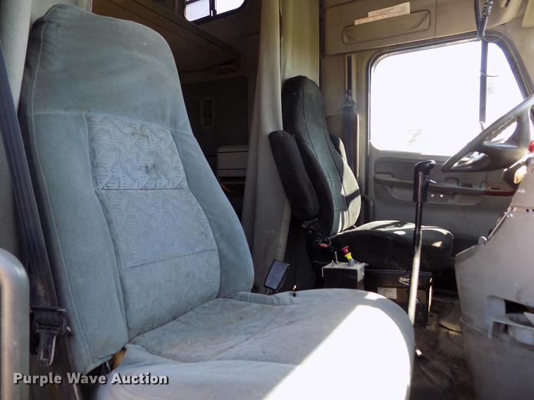 image for item DE1181 1997 Freightliner Century Class semi truck