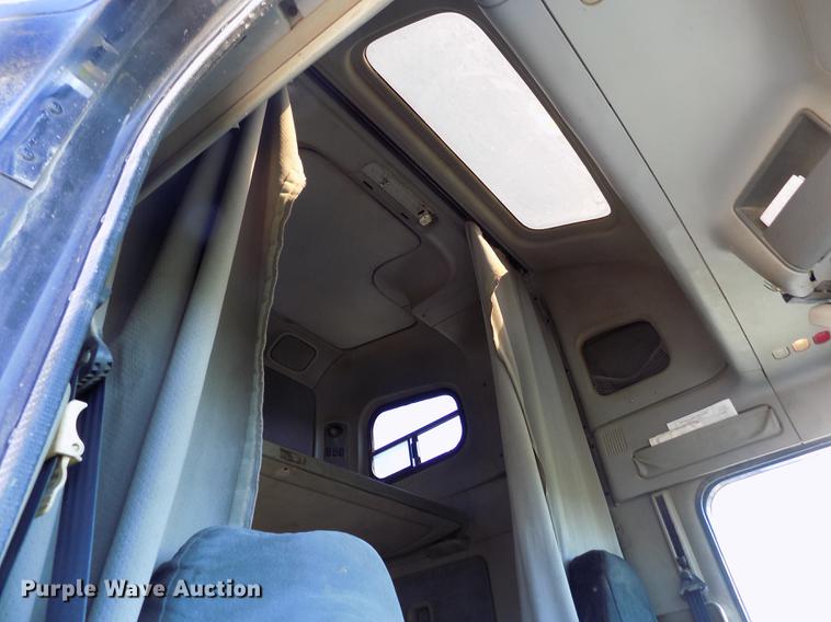 image for item DE1181 1997 Freightliner Century Class semi truck