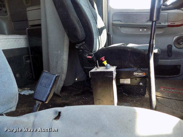 image for item DE1181 1997 Freightliner Century Class semi truck