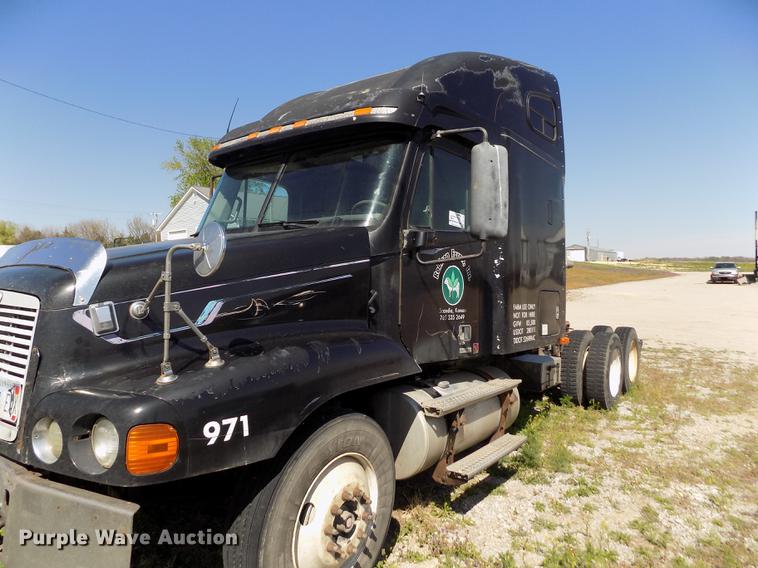image for item DE1181 1997 Freightliner Century Class semi truck