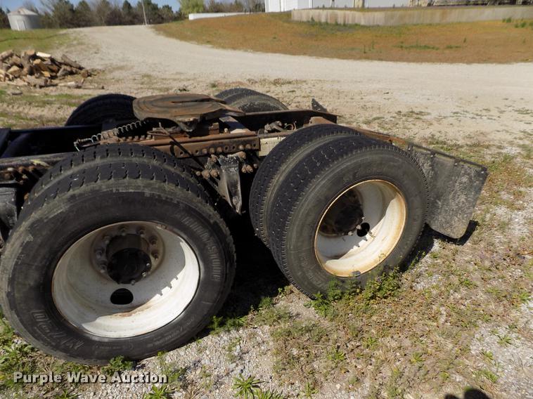 image for item DE1181 1997 Freightliner Century Class semi truck