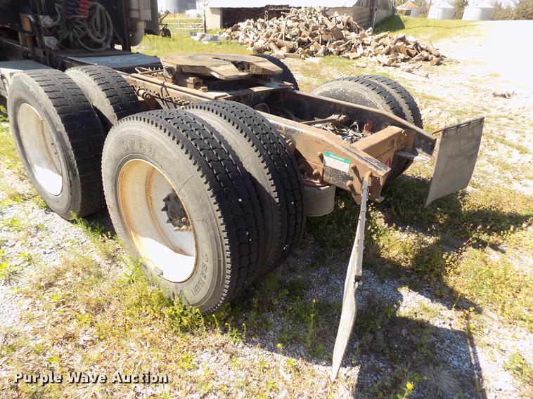 image for item DE1181 1997 Freightliner Century Class semi truck