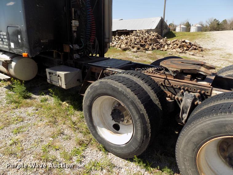 image for item DE1181 1997 Freightliner Century Class semi truck