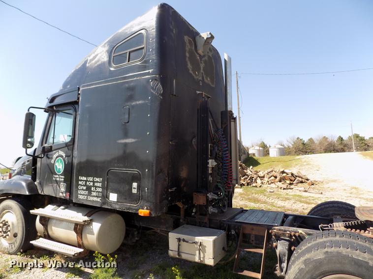 image for item DE1181 1997 Freightliner Century Class semi truck