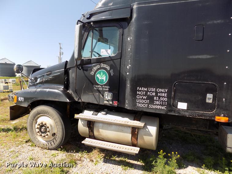 image for item DE1181 1997 Freightliner Century Class semi truck
