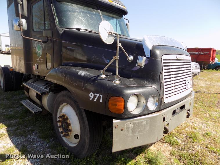 image for item DE1181 1997 Freightliner Century Class semi truck