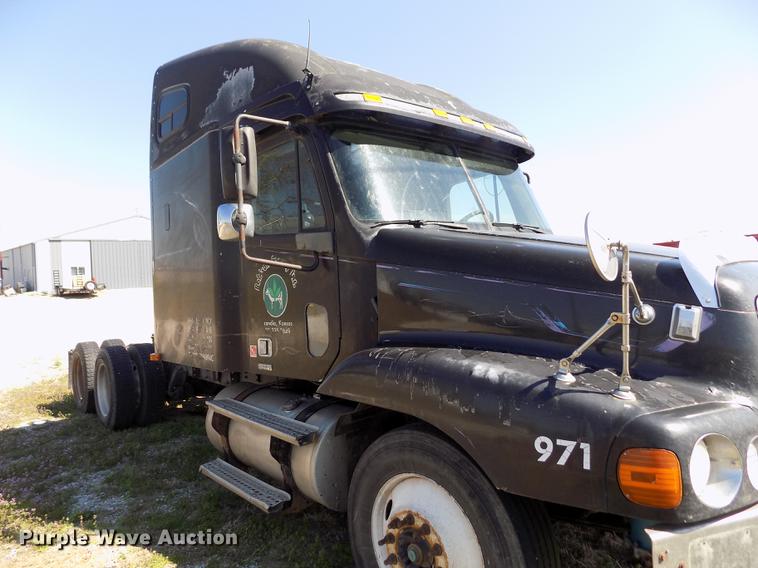 image for item DE1181 1997 Freightliner Century Class semi truck