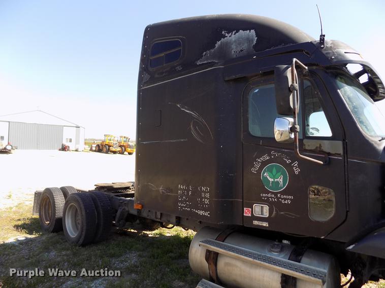 image for item DE1181 1997 Freightliner Century Class semi truck