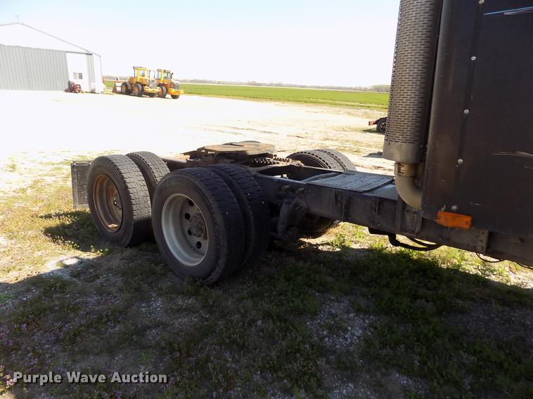 image for item DE1181 1997 Freightliner Century Class semi truck