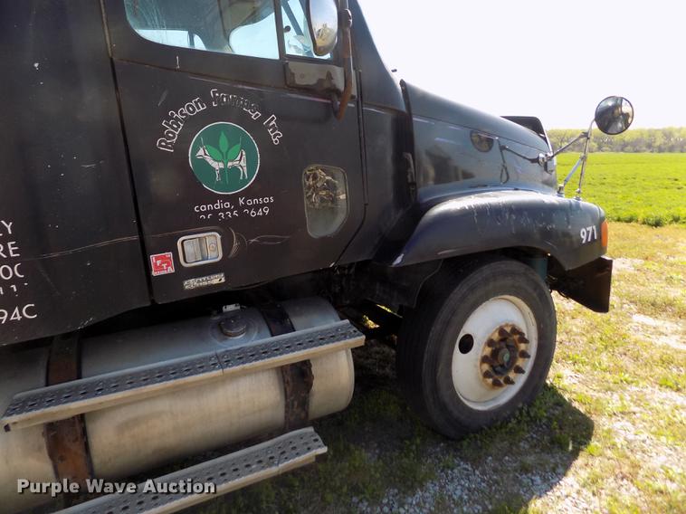 image for item DE1181 1997 Freightliner Century Class semi truck