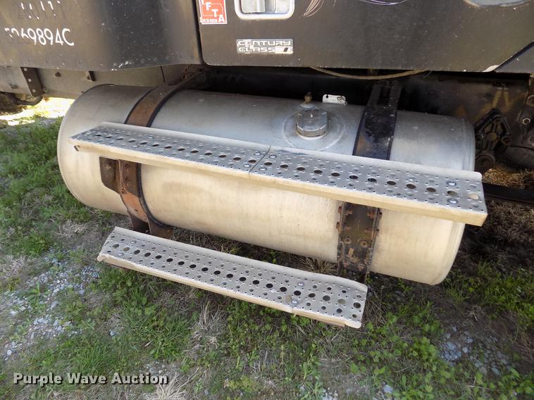 image for item DE1181 1997 Freightliner Century Class semi truck