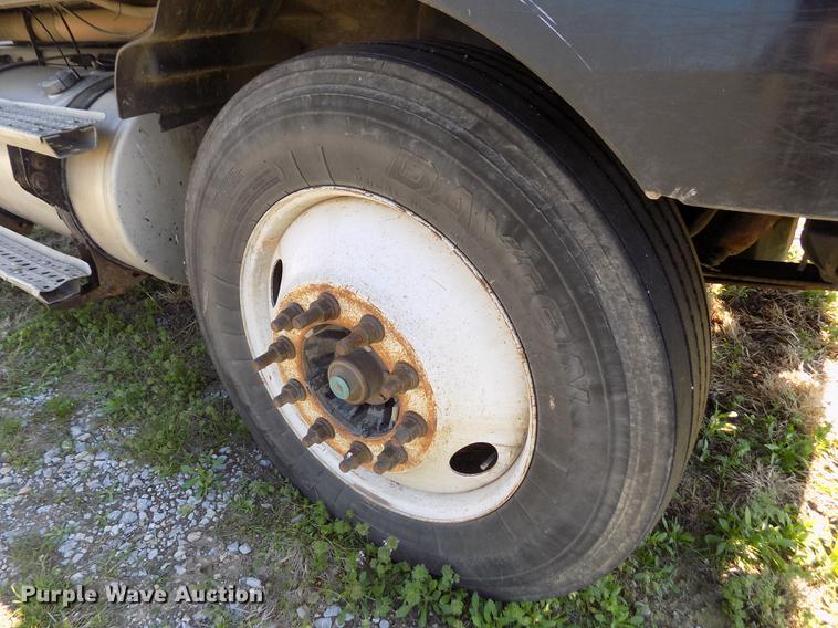 image for item DE1181 1997 Freightliner Century Class semi truck