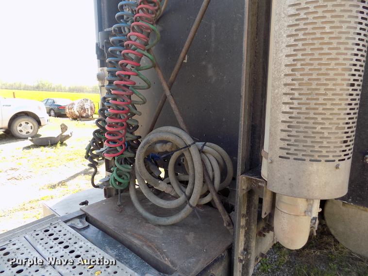 image for item DE1181 1997 Freightliner Century Class semi truck