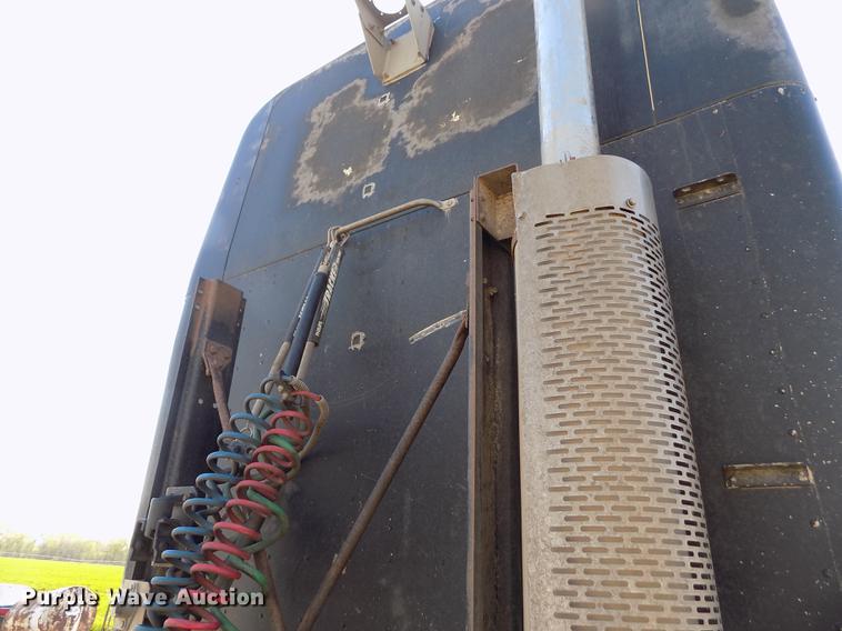 image for item DE1181 1997 Freightliner Century Class semi truck