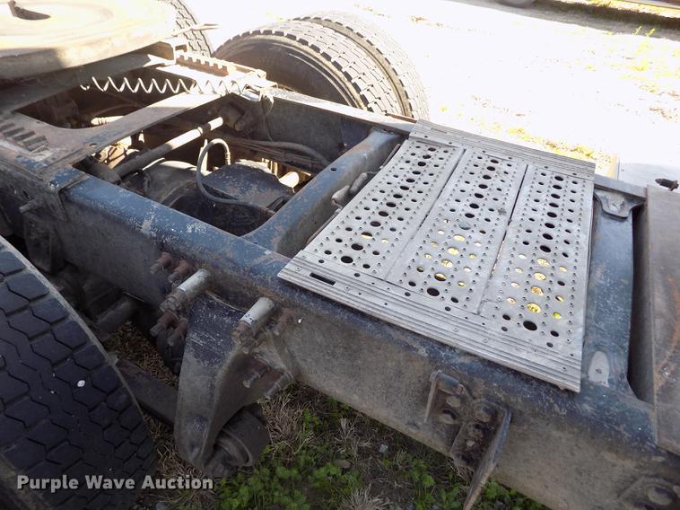 image for item DE1181 1997 Freightliner Century Class semi truck