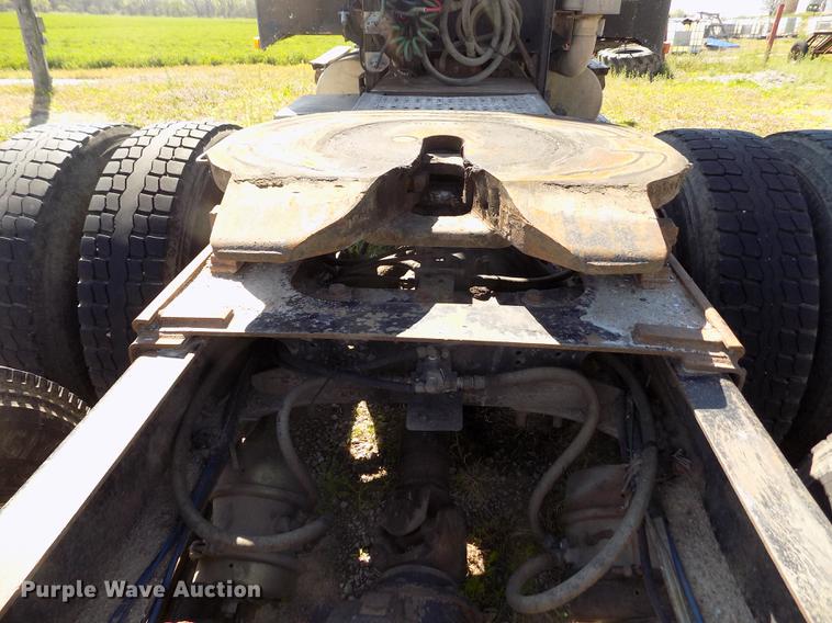 image for item DE1181 1997 Freightliner Century Class semi truck