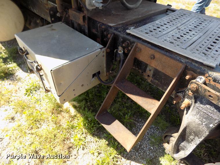 image for item DE1181 1997 Freightliner Century Class semi truck