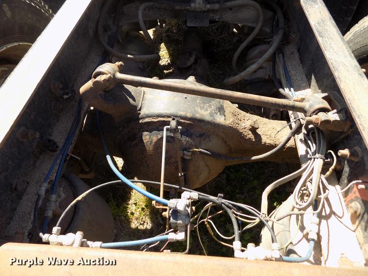 image for item DE1181 1997 Freightliner Century Class semi truck