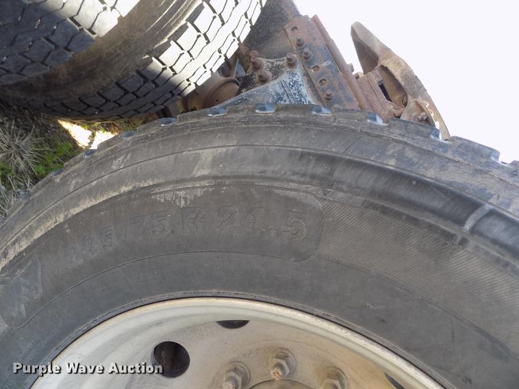 image for item DE1181 1997 Freightliner Century Class semi truck