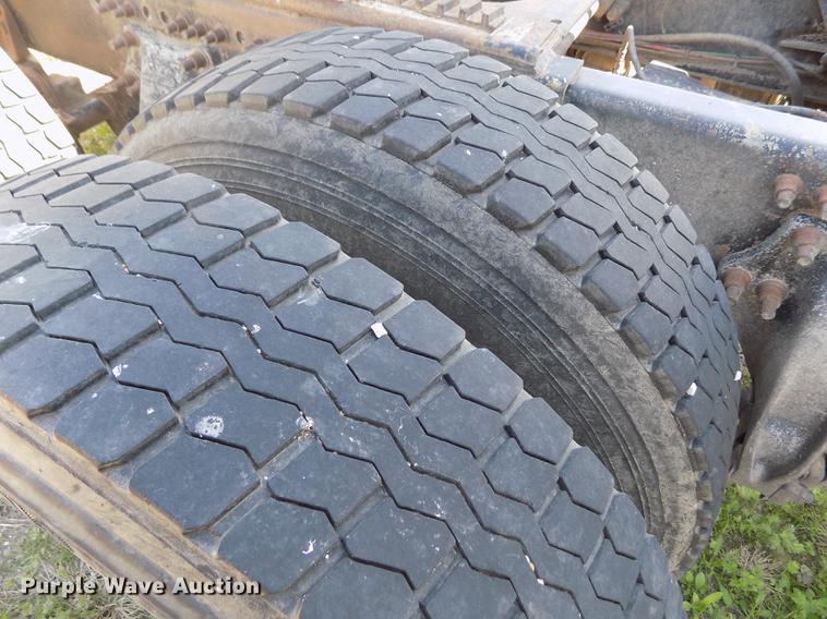 image for item DE1181 1997 Freightliner Century Class semi truck