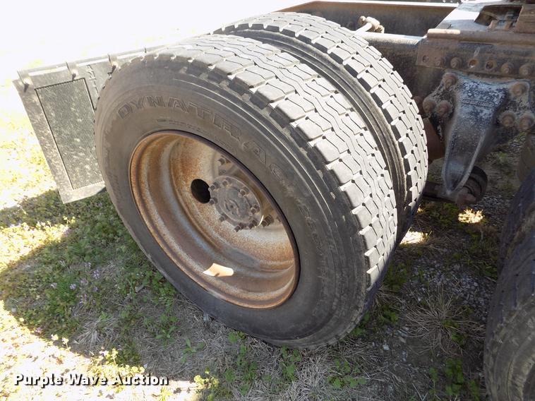 image for item DE1181 1997 Freightliner Century Class semi truck