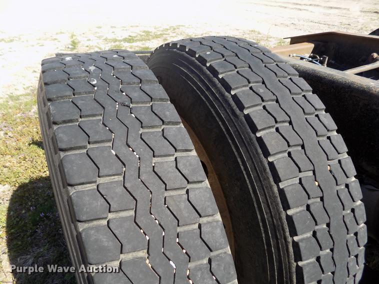 image for item DE1181 1997 Freightliner Century Class semi truck