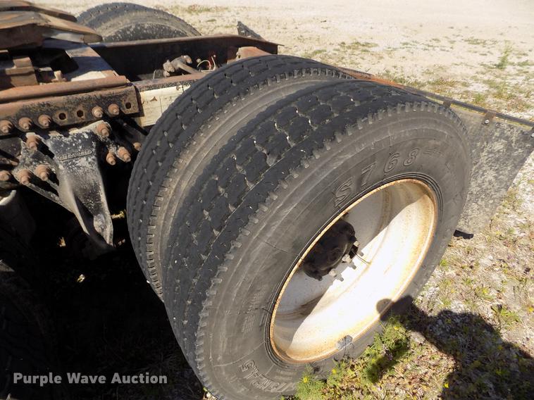 image for item DE1181 1997 Freightliner Century Class semi truck