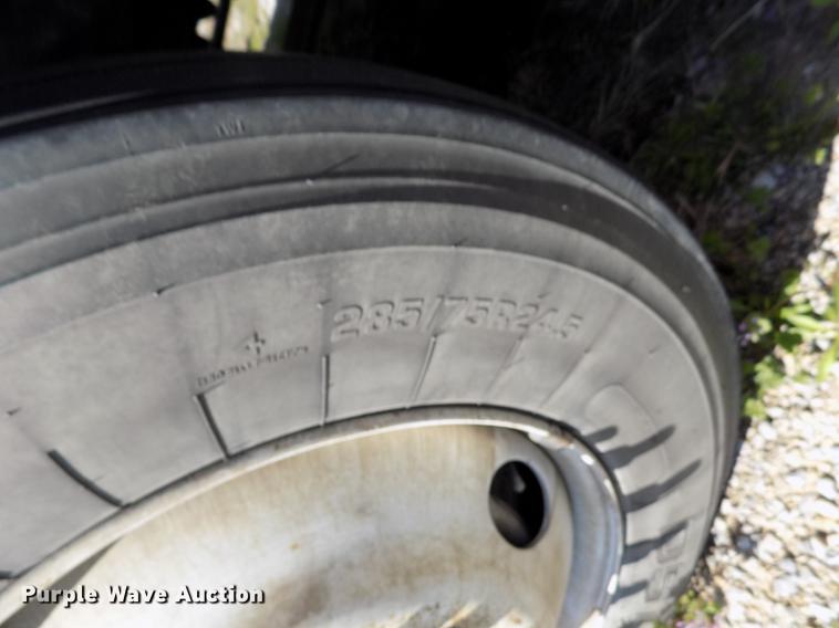 image for item DE1181 1997 Freightliner Century Class semi truck