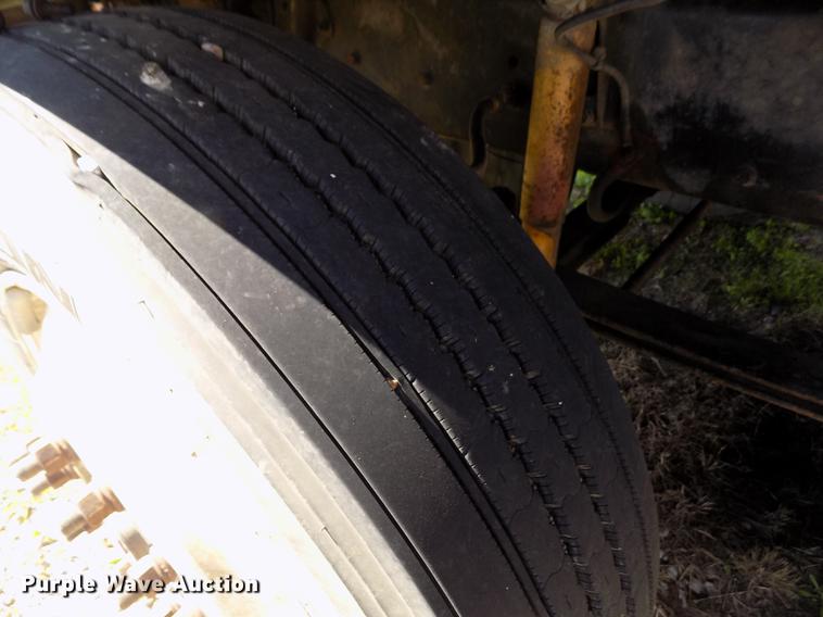 image for item DE1181 1997 Freightliner Century Class semi truck