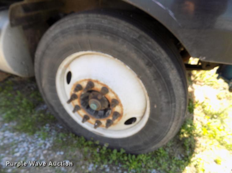 image for item DE1181 1997 Freightliner Century Class semi truck