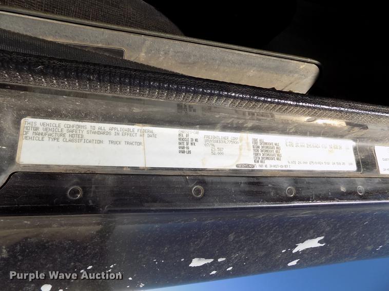 image for item DE1181 1997 Freightliner Century Class semi truck