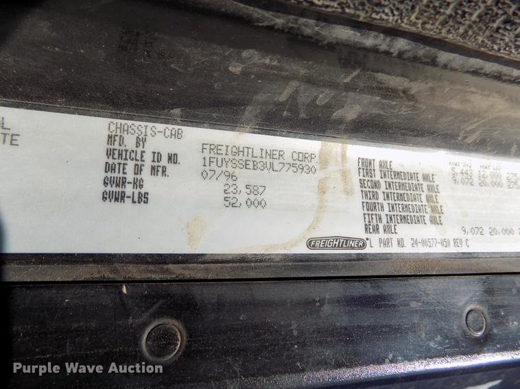 image for item DE1181 1997 Freightliner Century Class semi truck