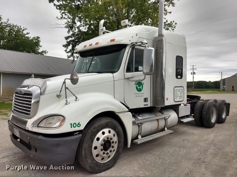 image for item DE1185 2008 Freightliner Columbia semi truck