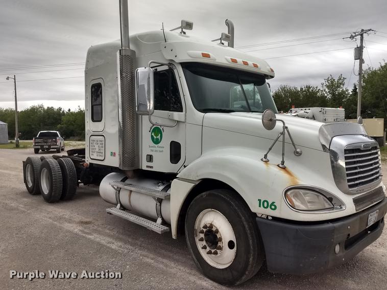 image for item DE1185 2008 Freightliner Columbia semi truck