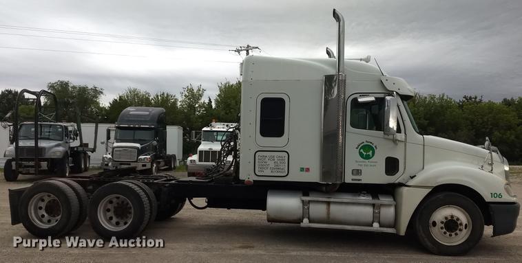 image for item DE1185 2008 Freightliner Columbia semi truck