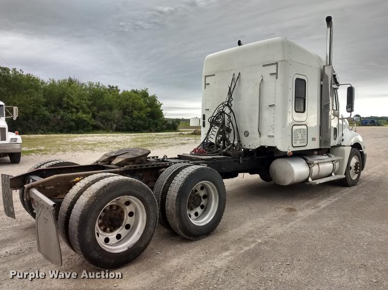 image for item DE1185 2008 Freightliner Columbia semi truck
