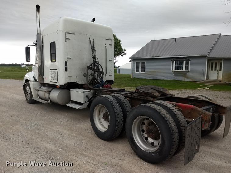 image for item DE1185 2008 Freightliner Columbia semi truck