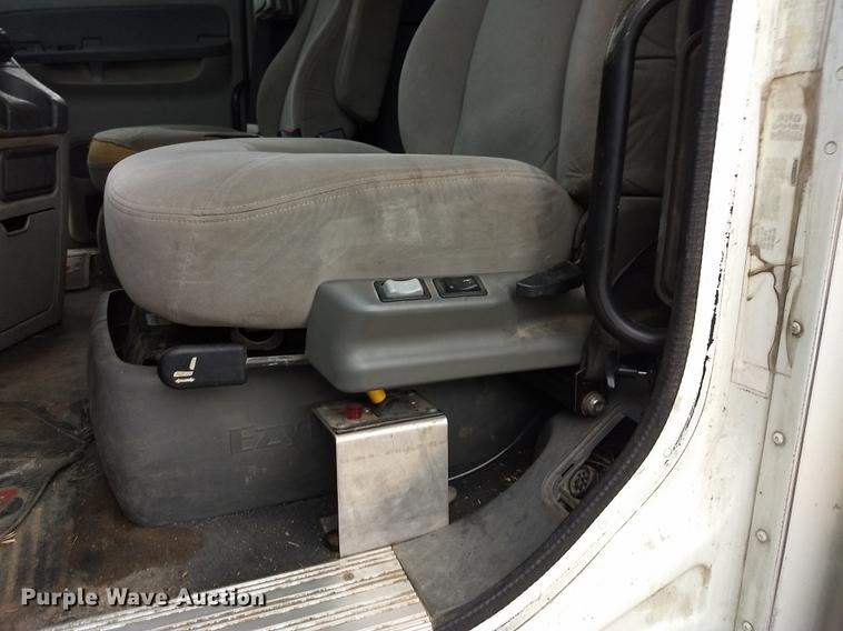 image for item DE1185 2008 Freightliner Columbia semi truck