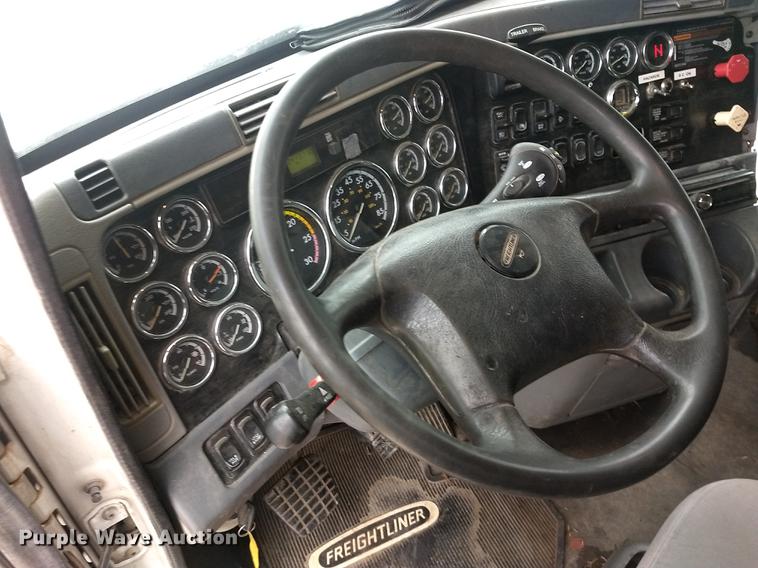 image for item DE1185 2008 Freightliner Columbia semi truck