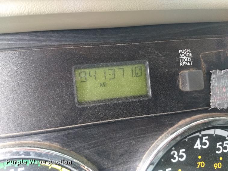 image for item DE1185 2008 Freightliner Columbia semi truck